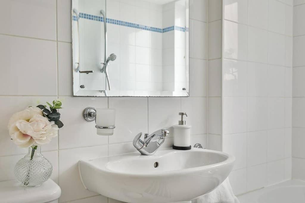 The Exclusive Gem Of Leeds - Sleeps 8 Apartment Exterior photo